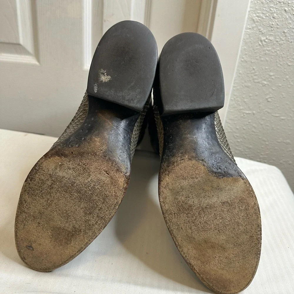 J Chisholm chisholm snakeskin